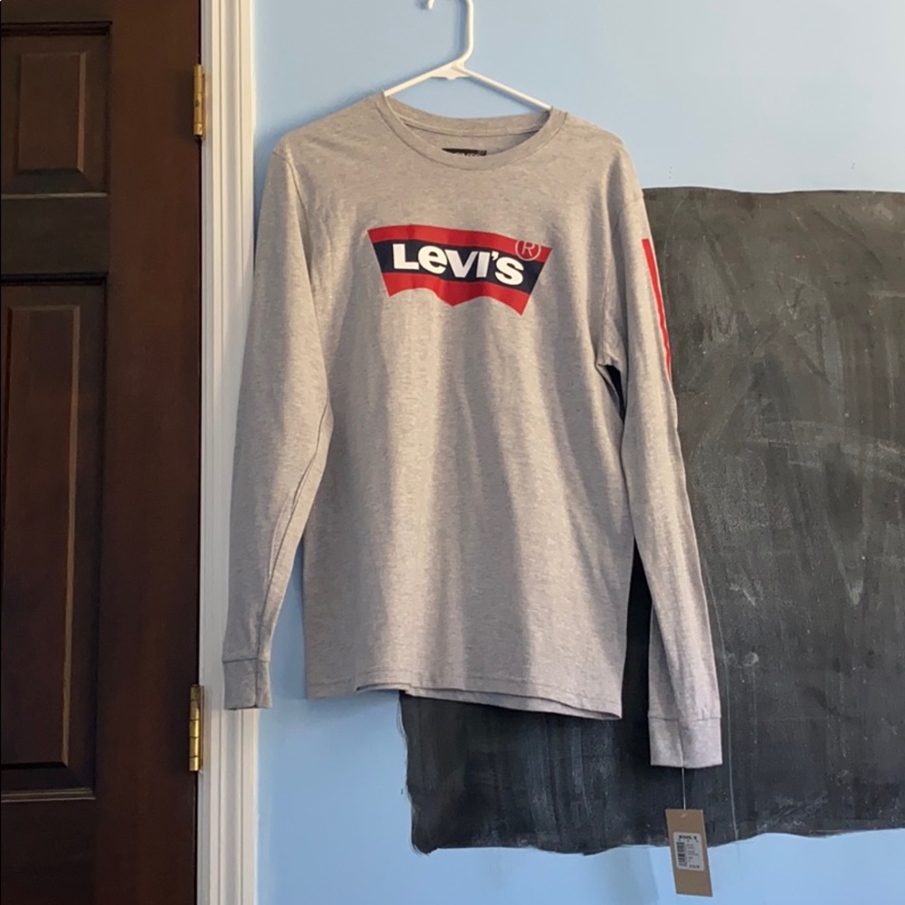 Levi’s long sleeve tee